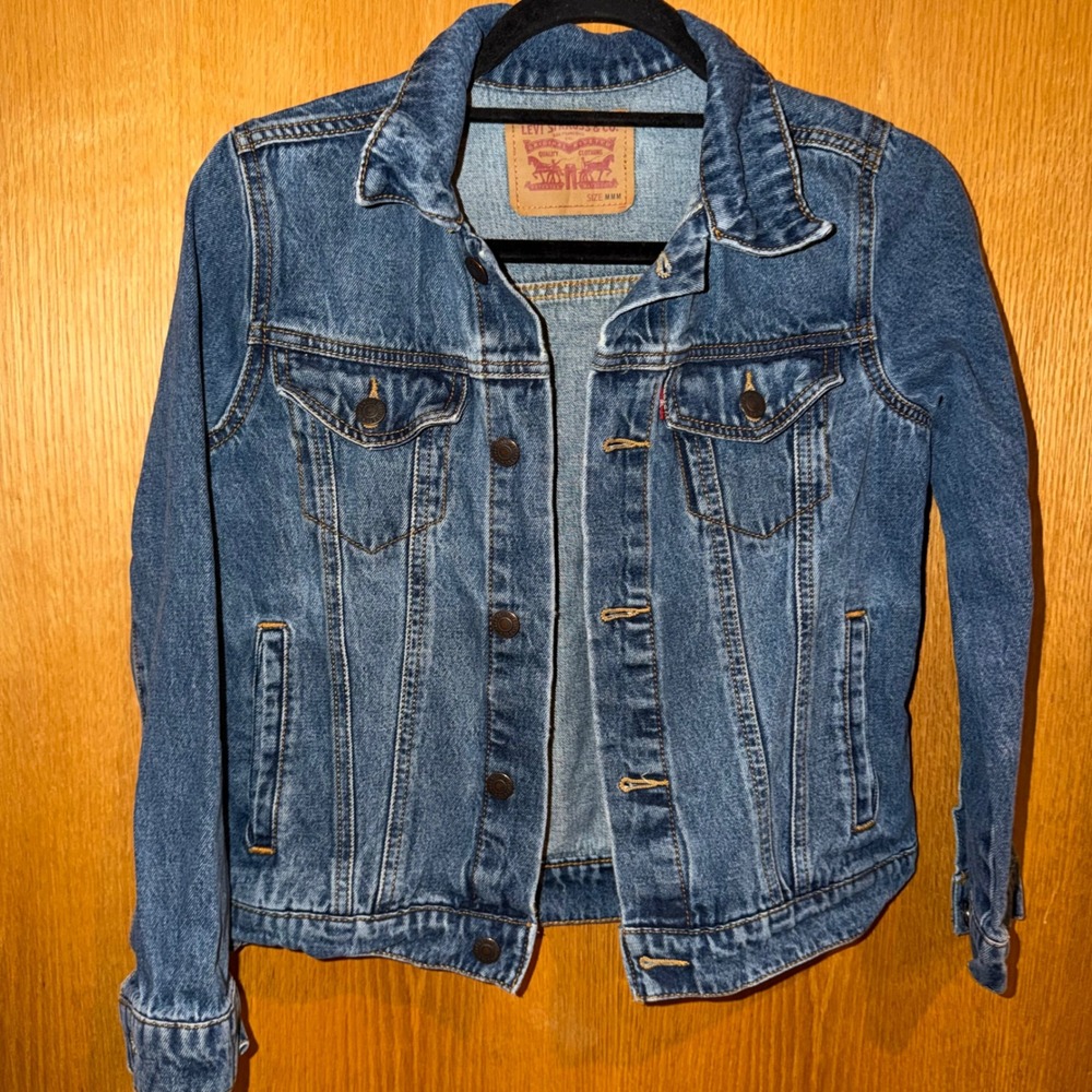 Levi's Denim Trucker Jacket Women Size M Medium Blue Jean Button Up